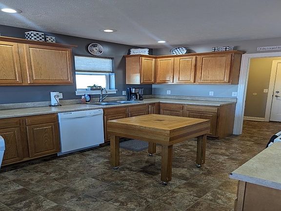 5th image of 3907 W Park Dr.