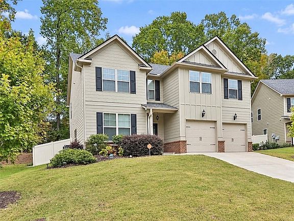 3rd image of 118 Village Pl