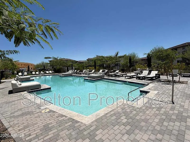 3 bed, 3.0 bath, 2132 sqft, $3,700 — Photo 2
