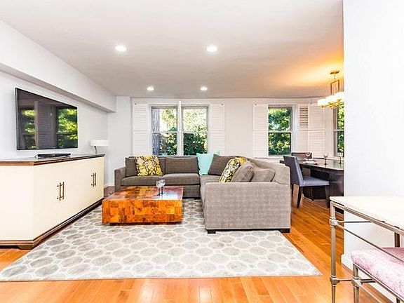 3rd image of 3901 Independence Ave APT 4L
