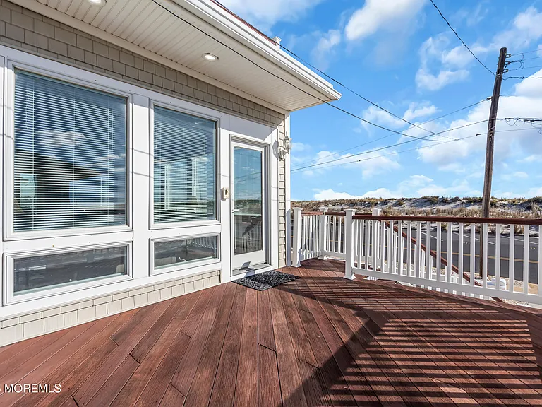913 N Ocean Ave — Photo 5