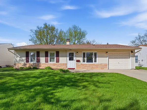 910 Meadow Ln, Streamwood, IL 60107