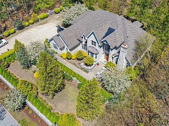 3rd image of 130 Laurel Wood