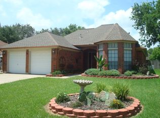 108 Crepe Myrtle St, Lake Jackson, TX 77566