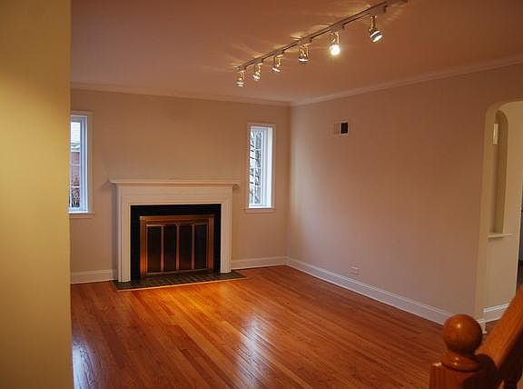 3rd image of 7534 N Keeler Ave