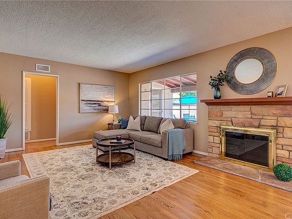 3rd image of 10340 Bogardus Ave