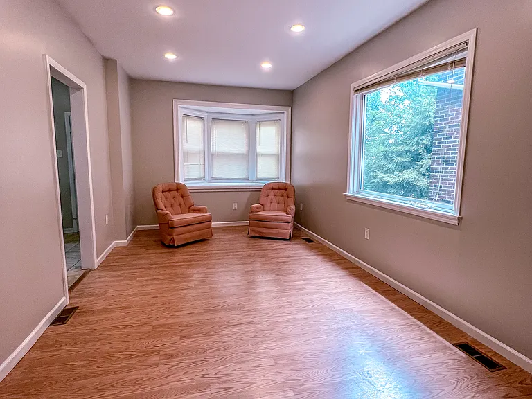 868 Kennebec St — Photo 6
