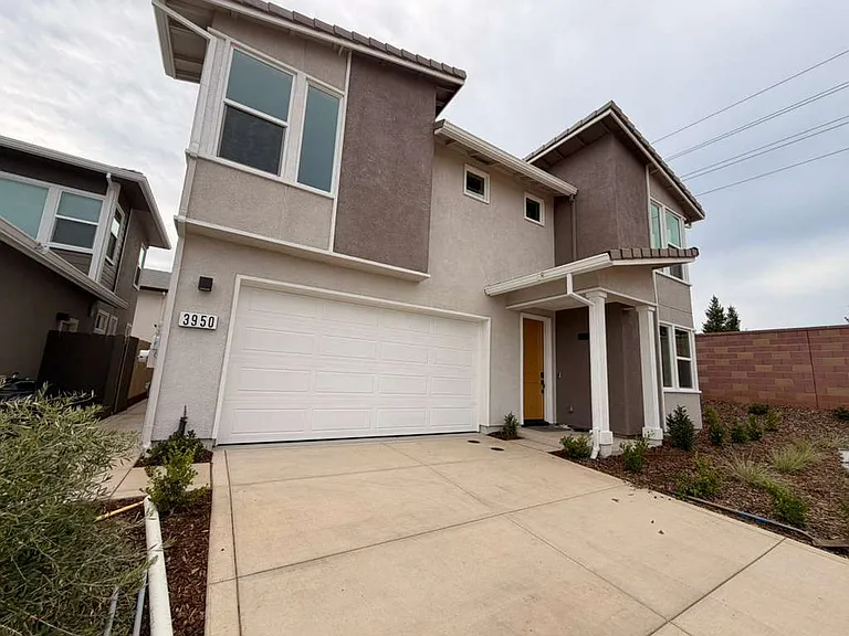3950 Aura Way — Photo 2