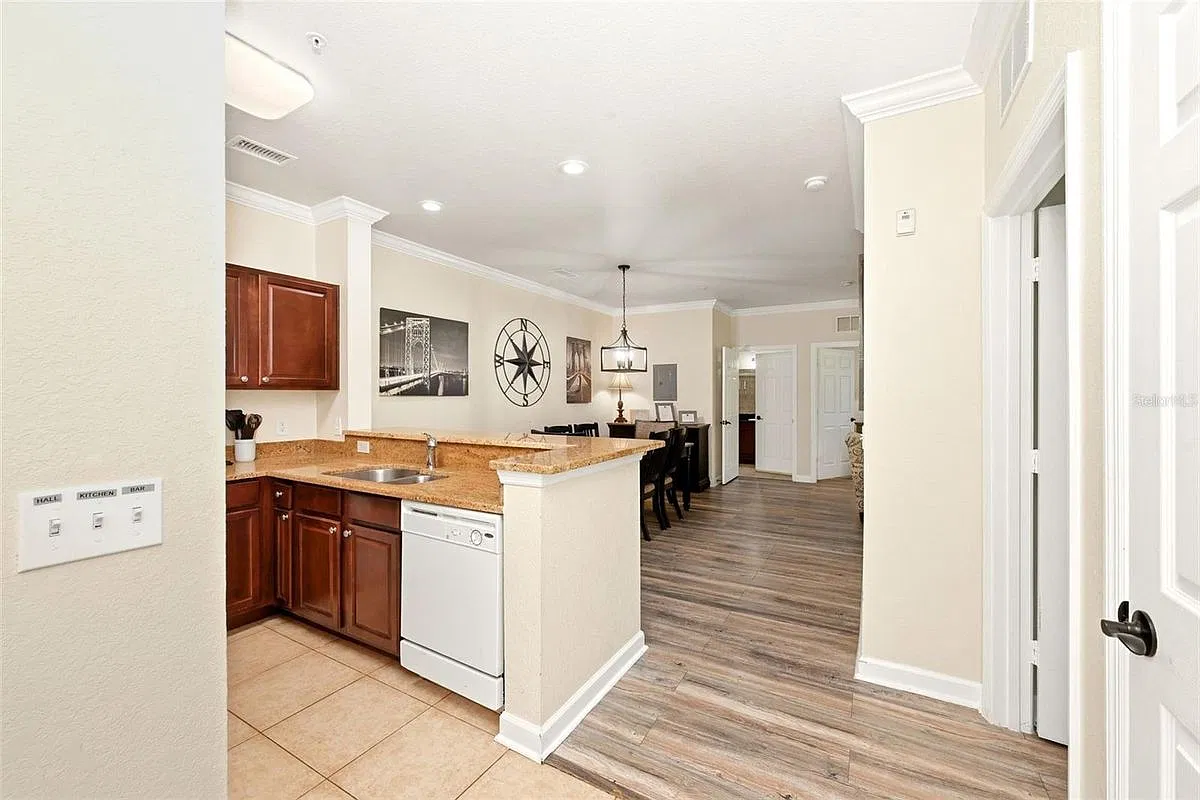 2 bed, 2.0 bath, 1134 sqft, $2,050 — Photo 1