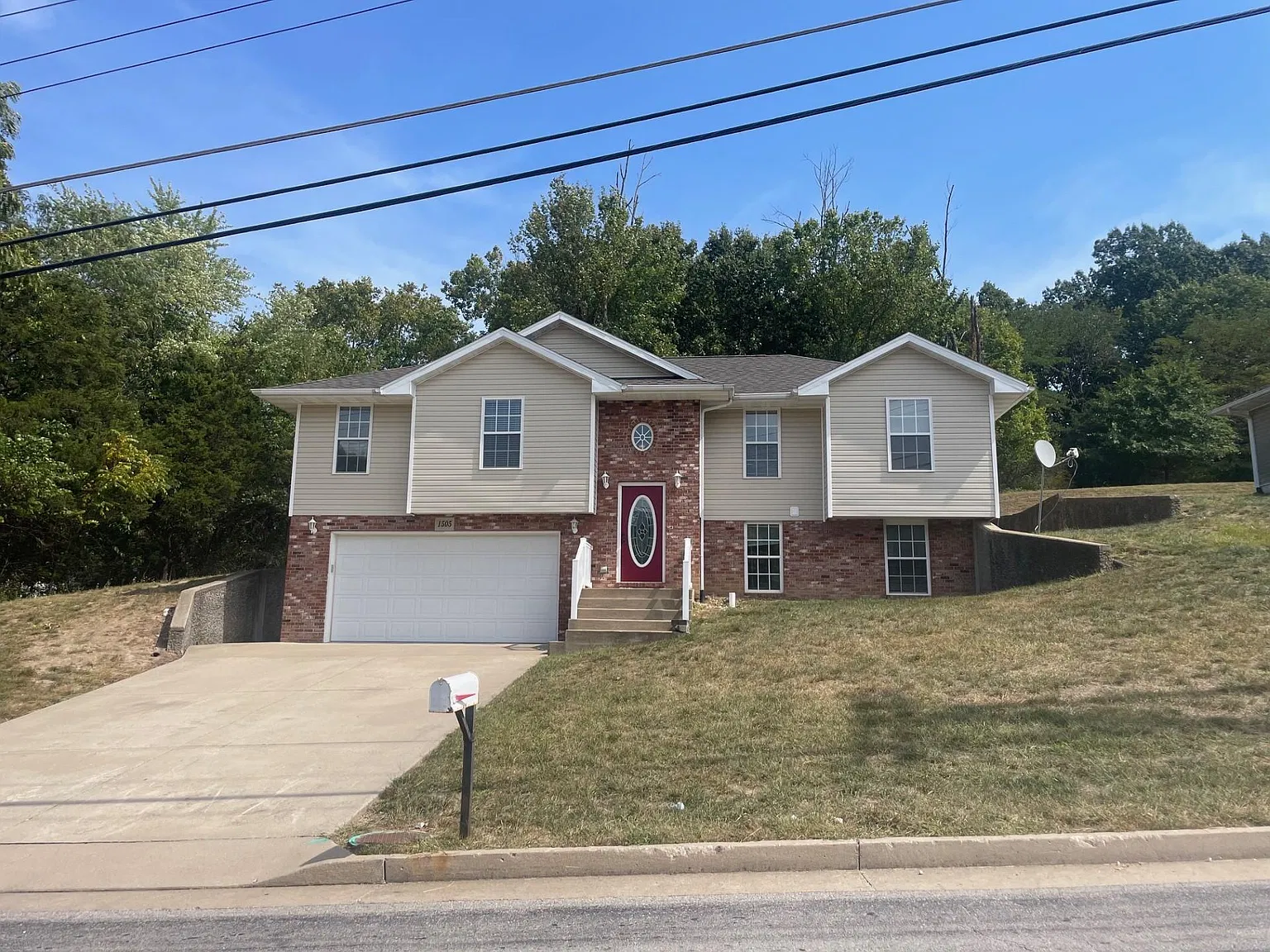 3 bed, 2100 sqft, $2,000 — Photo 1