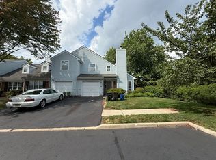 271 Edgeware Ct, Somerset, NJ 08873