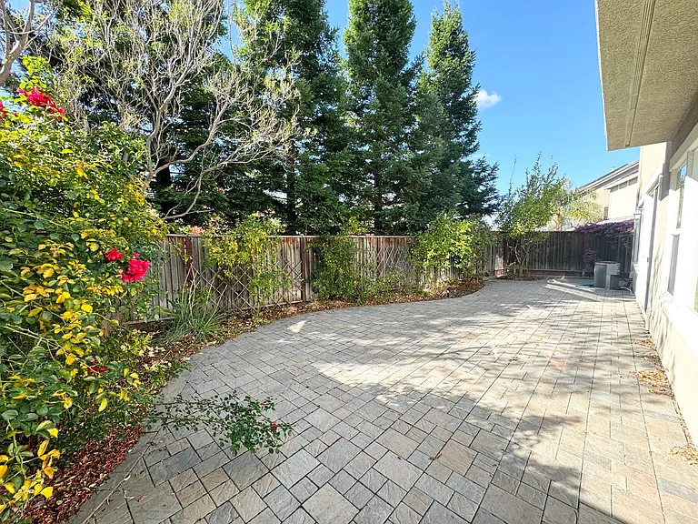 3508 Corsica Ct — Photo 27