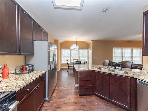 3rd image of 1365 Watercove Ln