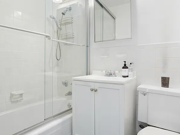 101 West 12th Street image 7 of 10