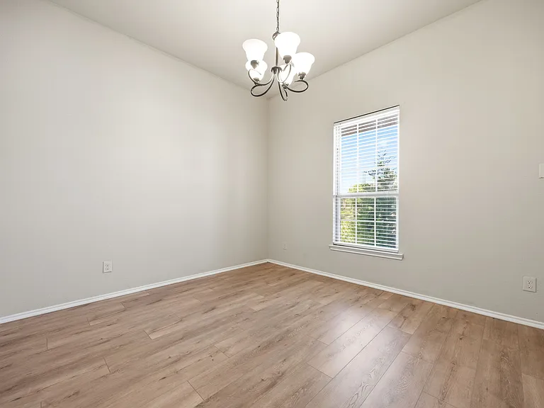 1445 Bateman Ln — Photo 5
