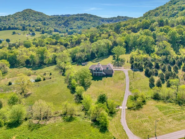 295 Hog Hollow Ln, Bethpage, TN 37022