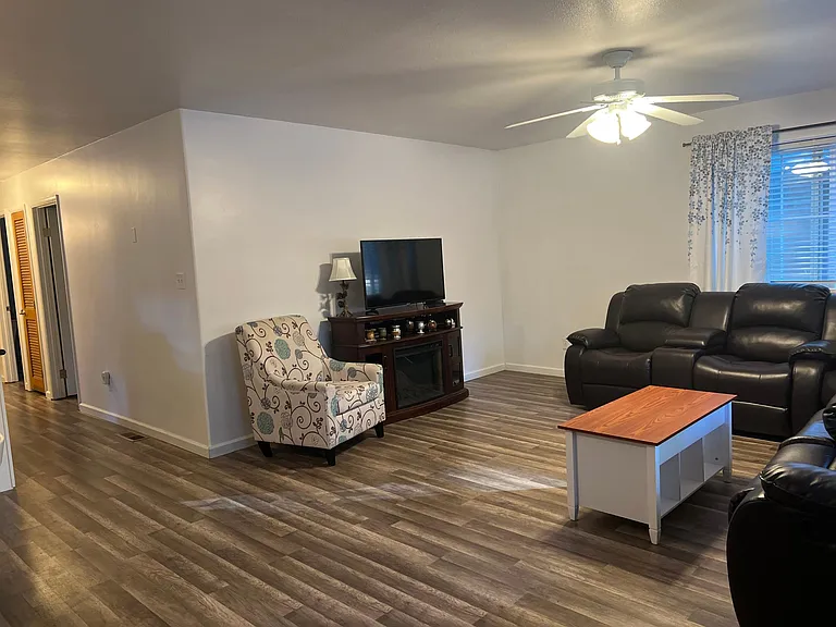 2576 Elwood Ave — Photo 8