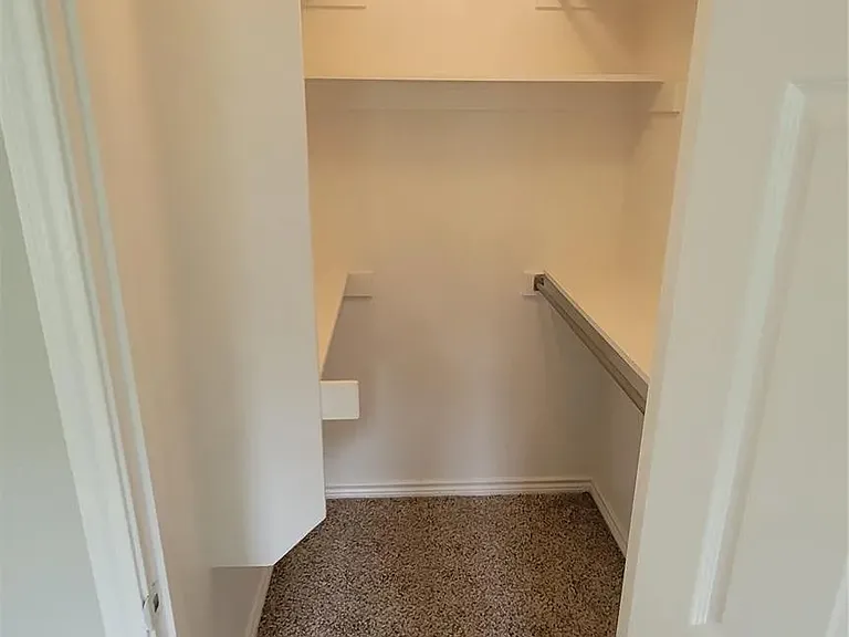 1702 E Mulberry St — Photo 5