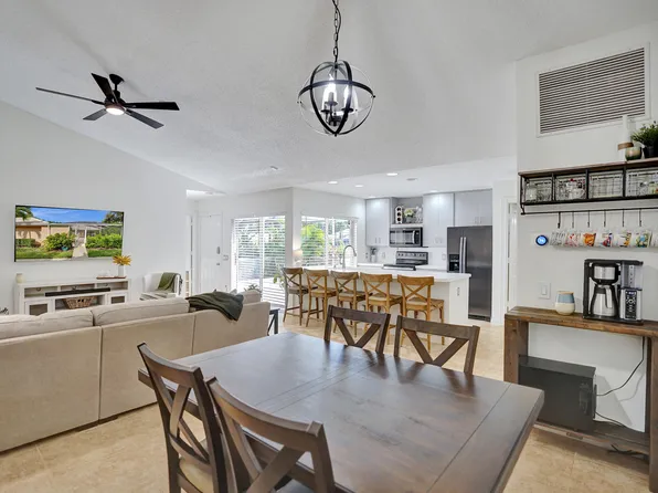 4202 Ridgewood Court, Palm Beach Gardens, FL 33403