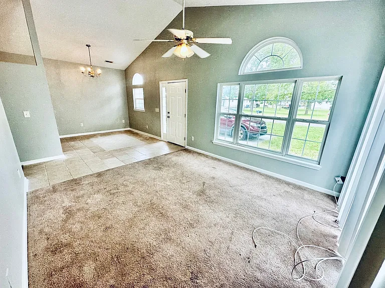 Living room_10052023