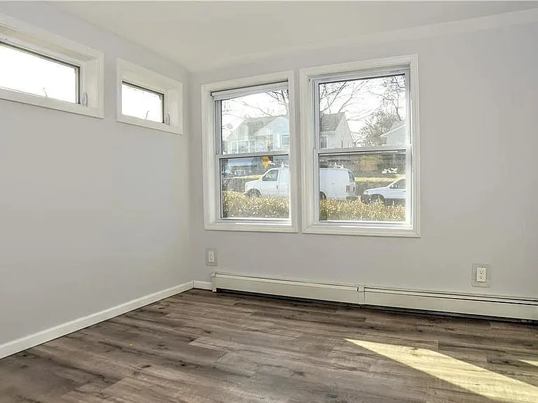 118 Webb Ave — Photo 9