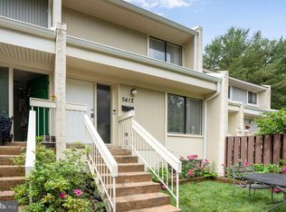 2412 Southgate Sq, Reston, VA 20191