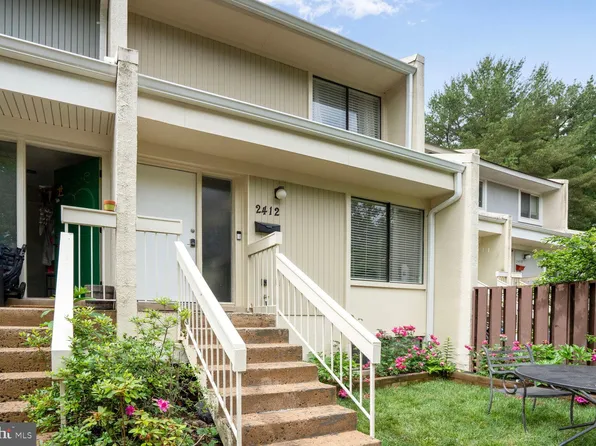2412 Southgate Sq, Reston, VA 20191