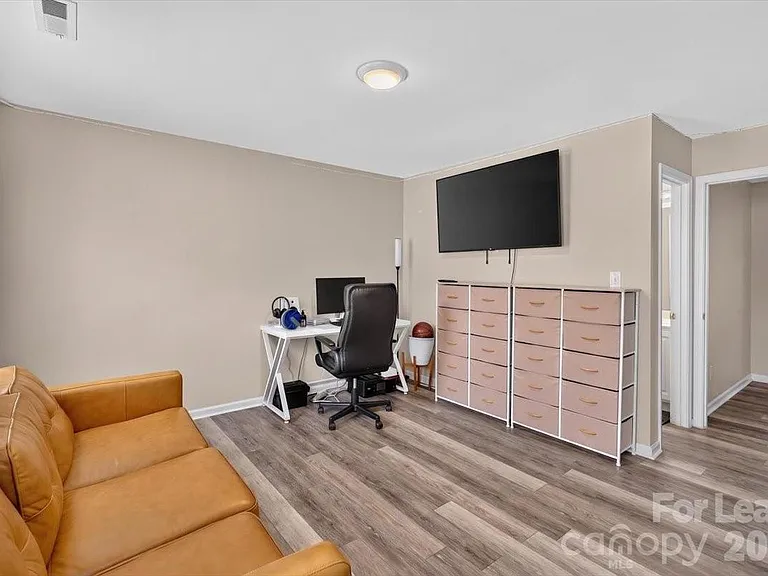 5705 Erin Dr — Photo 13