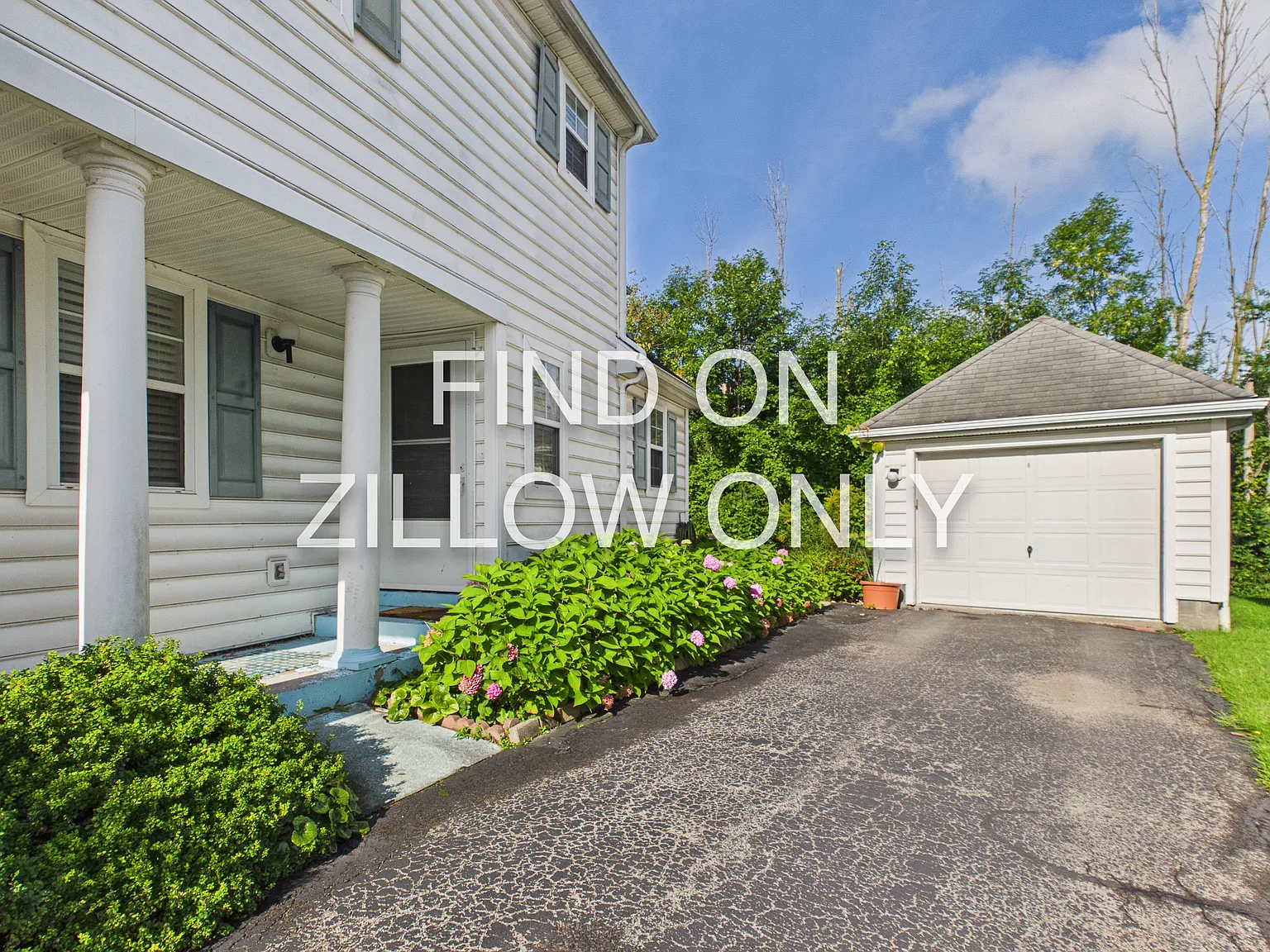 3 bed, 1.5 bath, 1322 sqft, $2,600 — Photo 2