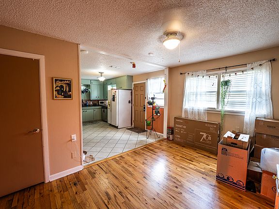 4th image of 3614 38th St