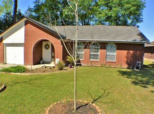 100 Little Bill Ln, Willis, TX 77378