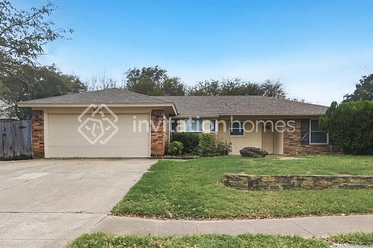 424 Guadalupe Dr Saginaw, TX 76179 — Photo 1