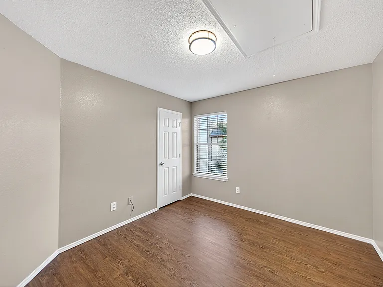 1523A Collin Dr — Photo 19