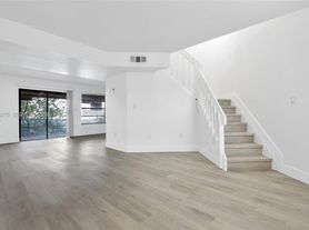 5796 W 26th Ave, Hialeah, FL