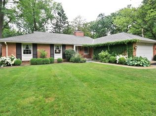 990 Northcliffe Way, Lake Forest, IL 60045