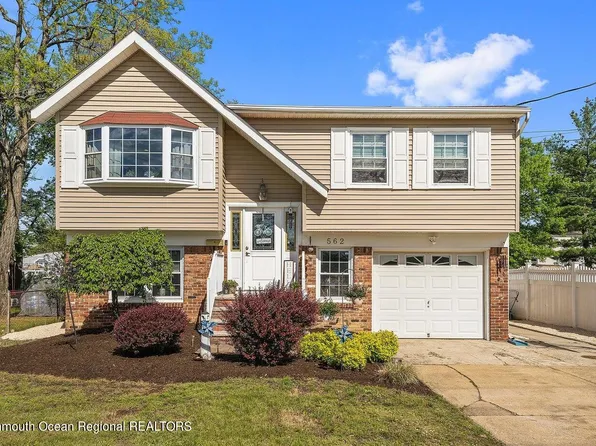 562 Palmer Avenue, North Middletown, NJ 07748