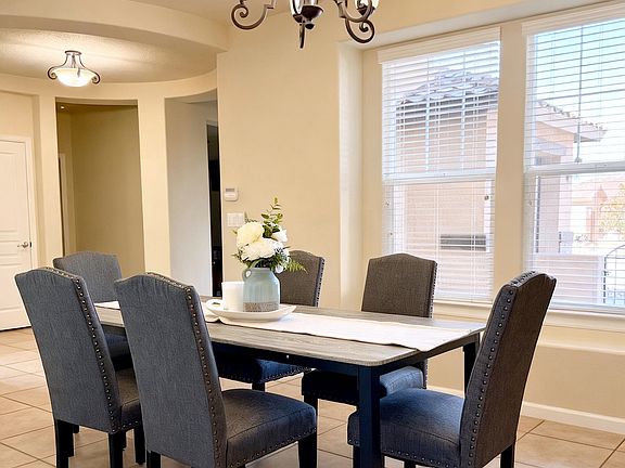 5th image of 24 Los Balcones Pl NE