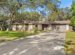 127 Canyon Oaks Dr, Hollywood Park, TX 78232