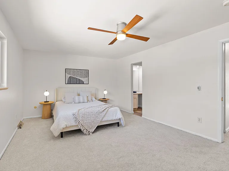 2666 Sherwood Cir — Photo 41