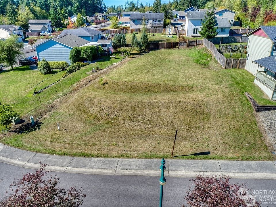 1st image of 920 Erin Lane W