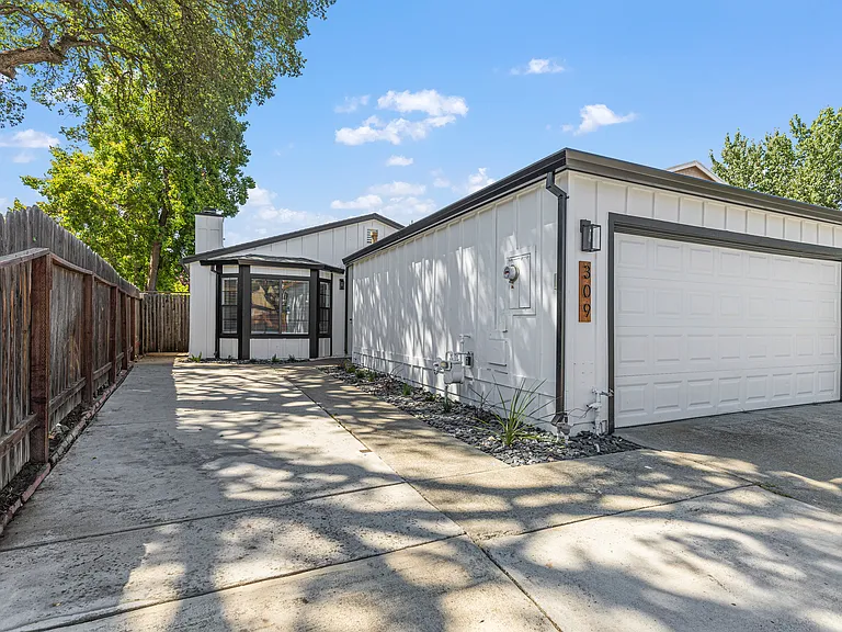 309 Hemphill Way — Photo 26