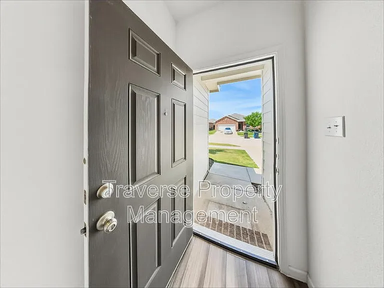 1713 Escondido Dr — Photo 3