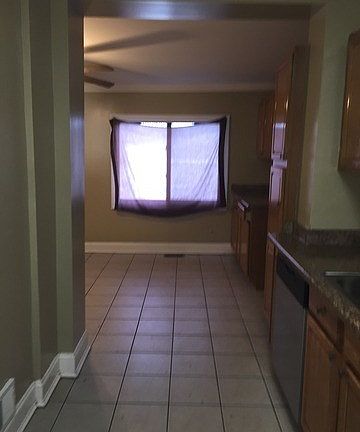 4th image of 6020 W Bloomingdale Ave