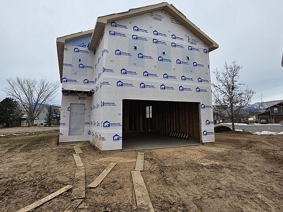 2nd image of 1631 Walnut Loop