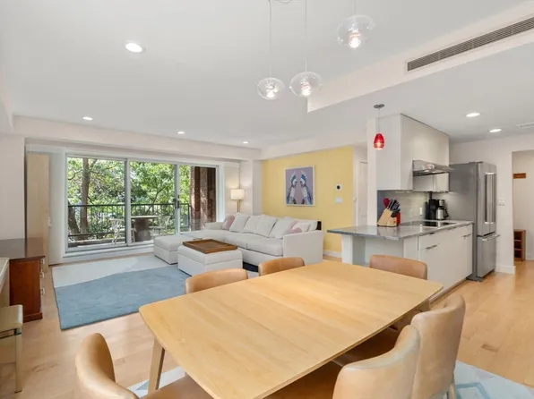 130 Mount Auburn St APT 309, Cambridge, MA 02138