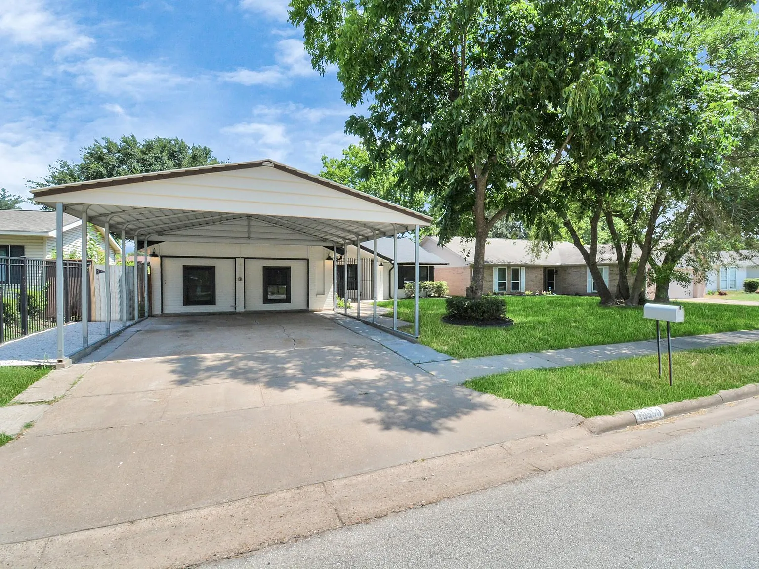 4 bed, 3.0 bath, 2312 sqft, $2,950 — Photo 4