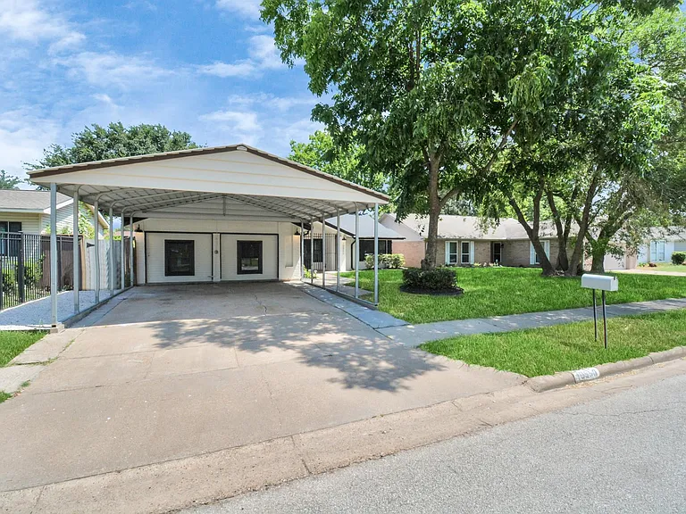 10550 Emnora Ln — Photo 3