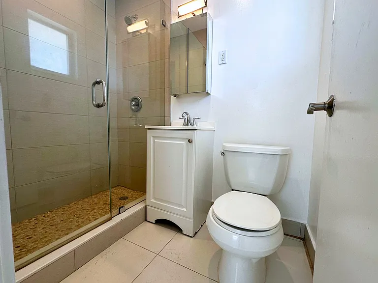 824 NE 17th Ter #6 — Photo 5