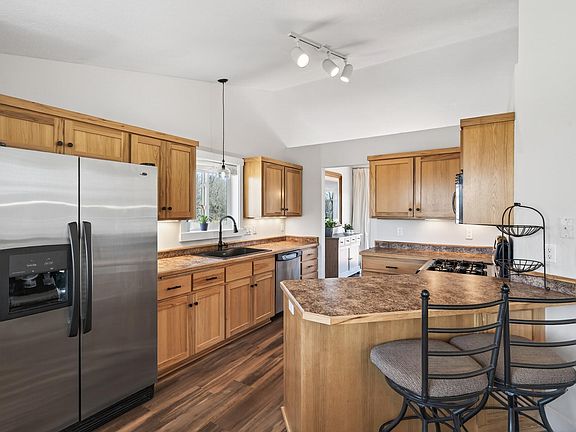 5th image of 929 Farmers Ridge Trl