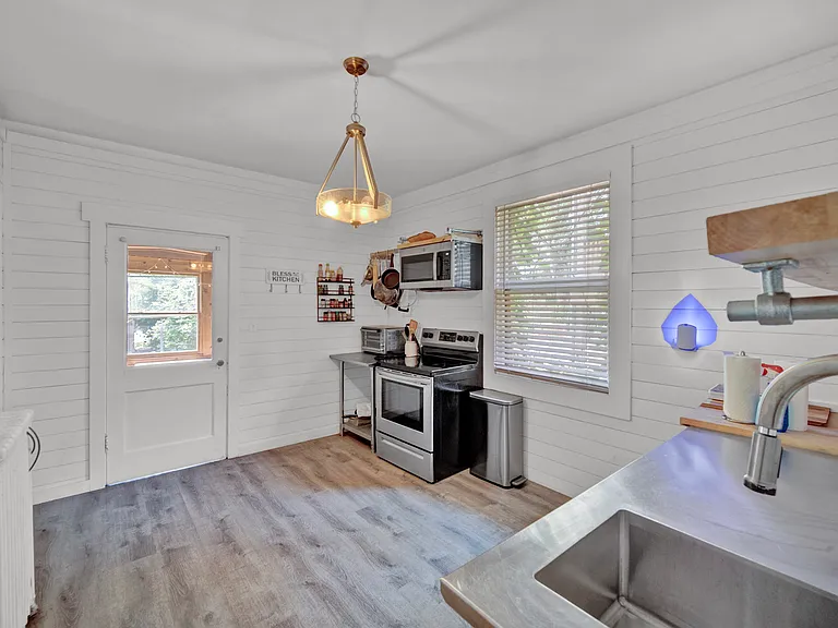 826 Hamlin St — Photo 20